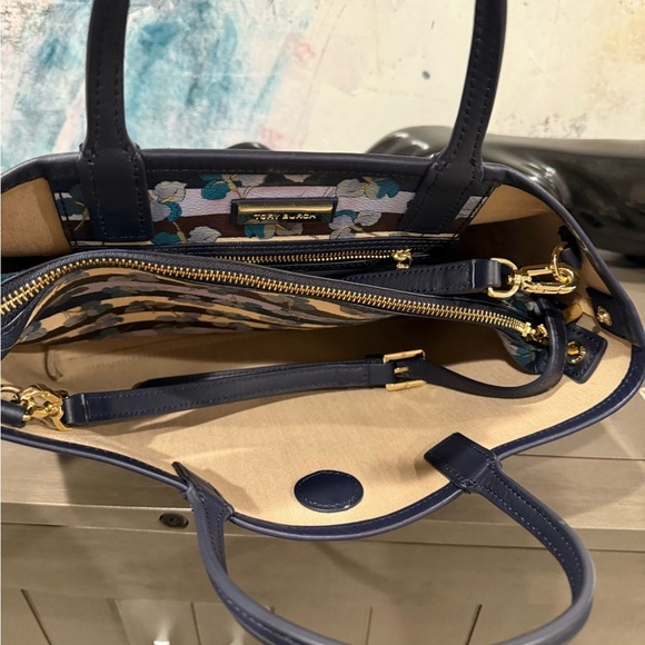 NEW Tory Burch Rare Floral Primula Stripe Kerrington Tote Authenticated Dust Bag - Picture 10 of 12